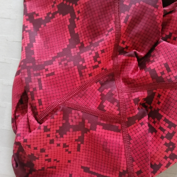 Lululemon Vent It Out Snakeskin Crop Legging - Picture 11 of 13